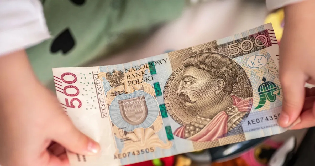 Kiedy 500 plus w sierpniu – ważne daty wypłat i zmiany w harmonogramie