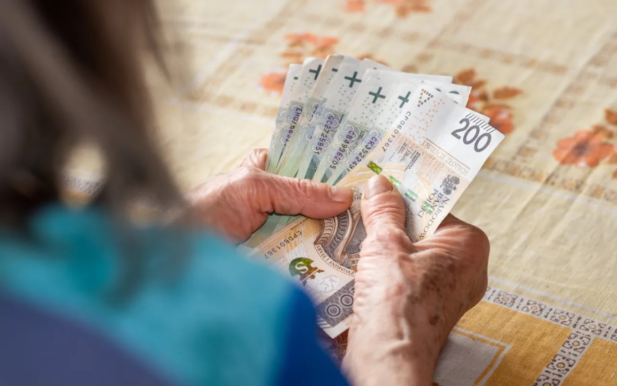500 plus dla seniora komu się należy? Sprawdź, czy się kwalifikujesz
