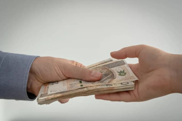 Kto płaci podatek od pożyczki? Sprawdź swoje obowiązki i zasady