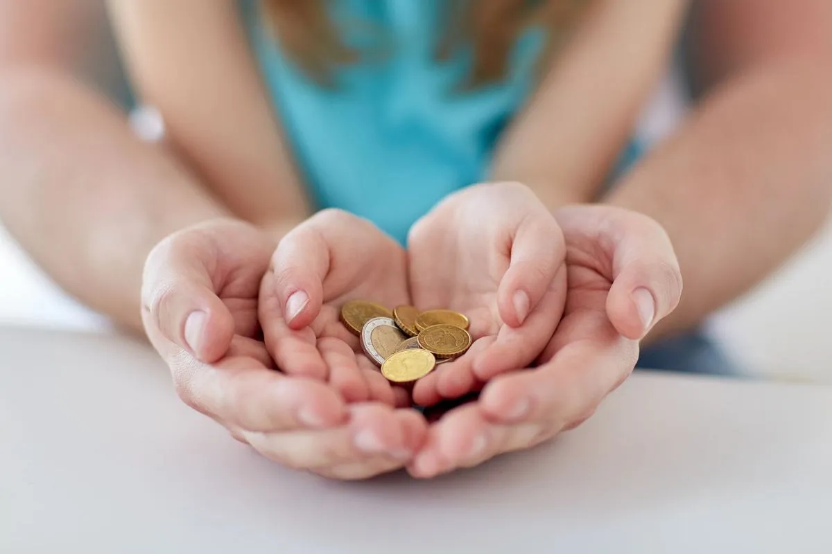 Becikowe co to? Sprawdź, kto może otrzymać wsparcie finansowe