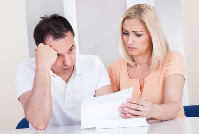 Czy komornik może zabrać becikowe? Ochrona przed zajęciem świadczenia